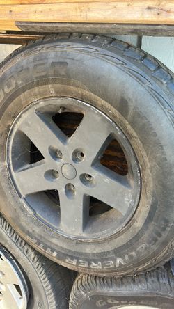 Jeep wrangler wheels and tires (stock) 2009