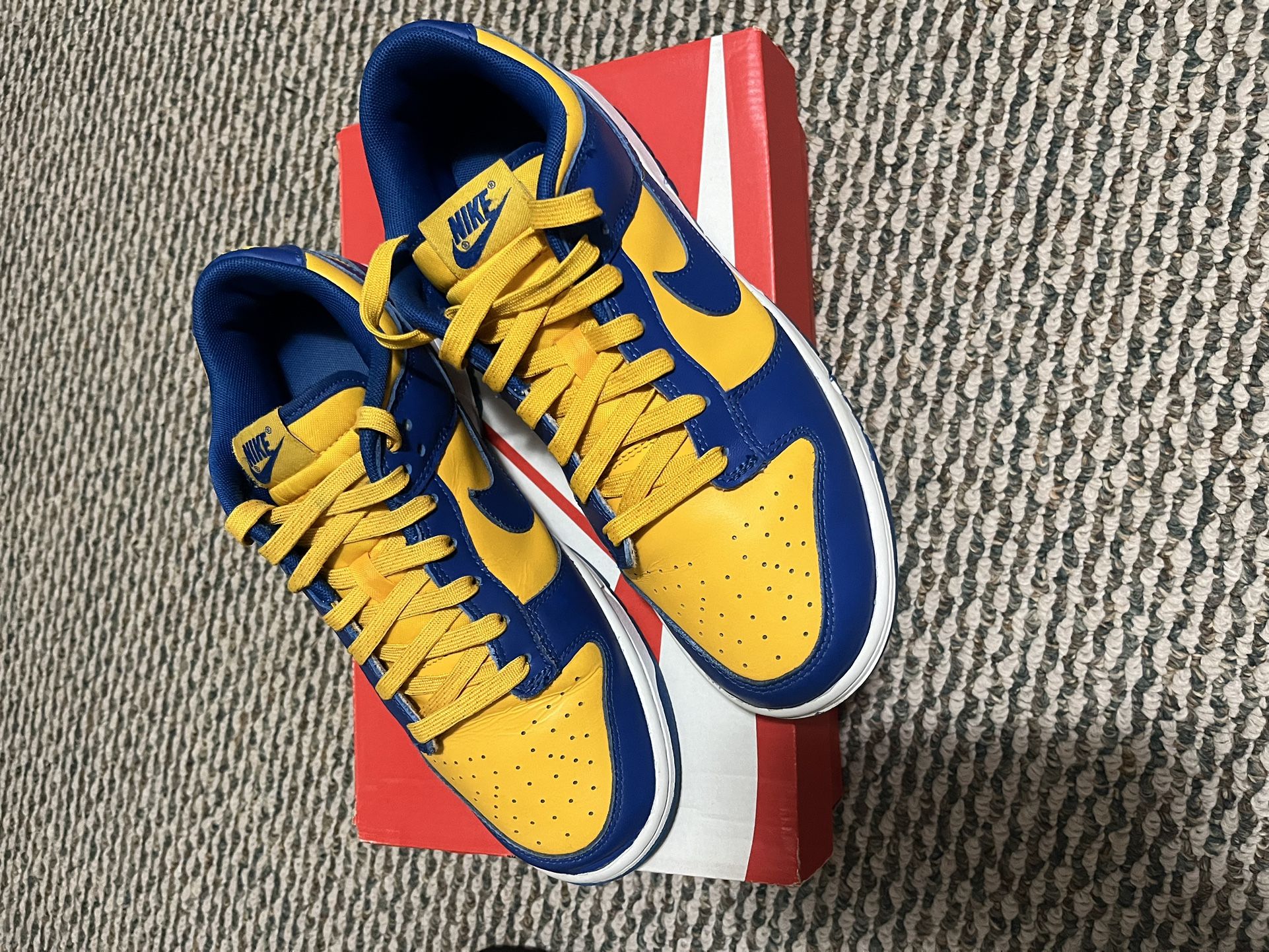 Nike Dunks ‘UCLA’