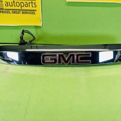 2007 - 2012 GMC ACADIA TRUNK CHROME LID FINISH GARNISH W/ CAMERA OEM ANB54974