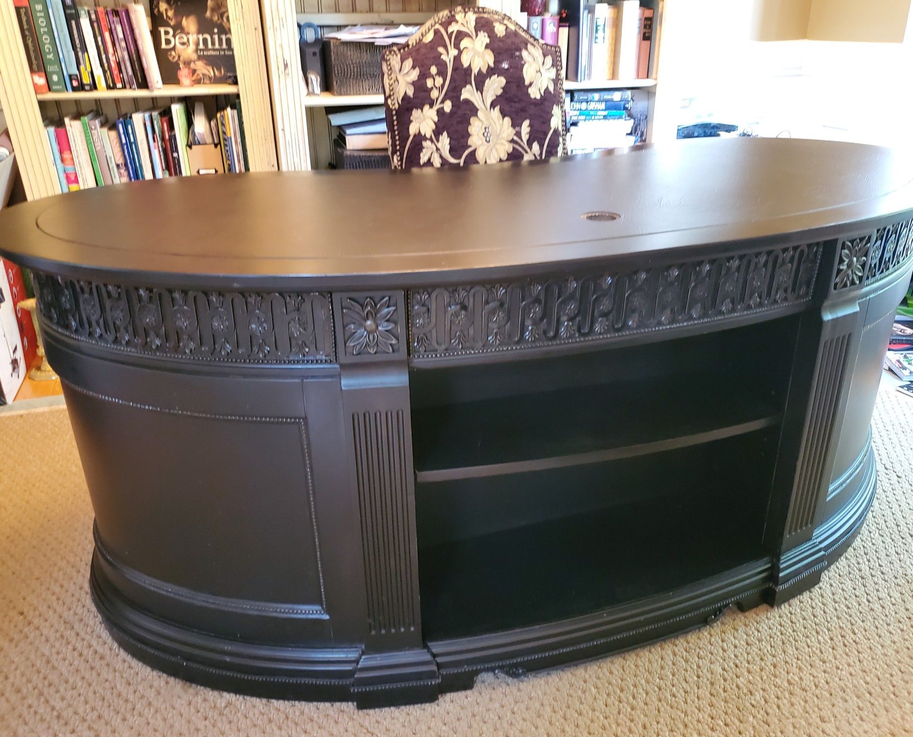 Beautiful desk. Gently used. Lots of detail