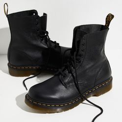 Dr Marten’s 1460 Pascal Combat Boots