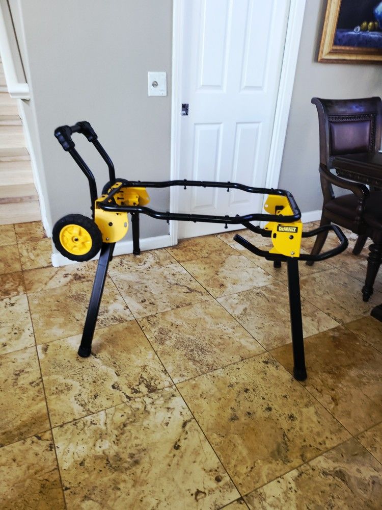 Dewalt 31.5 lbs. Rolling Table Saw Stand