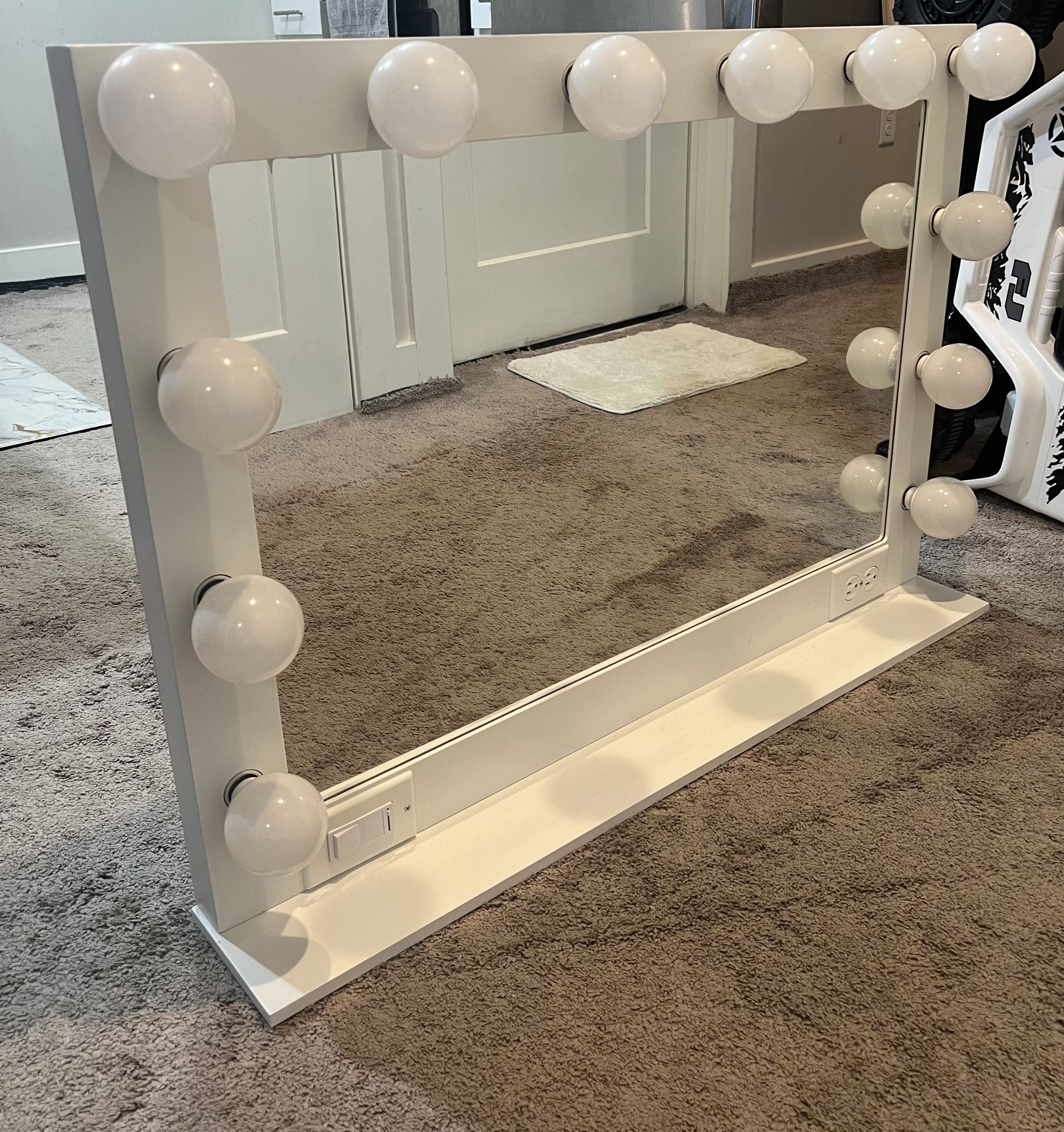 vanity mirror with wall socket