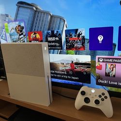 Xbox One S with Red dead redemption 2, Skate 3 and Dead by Daylight