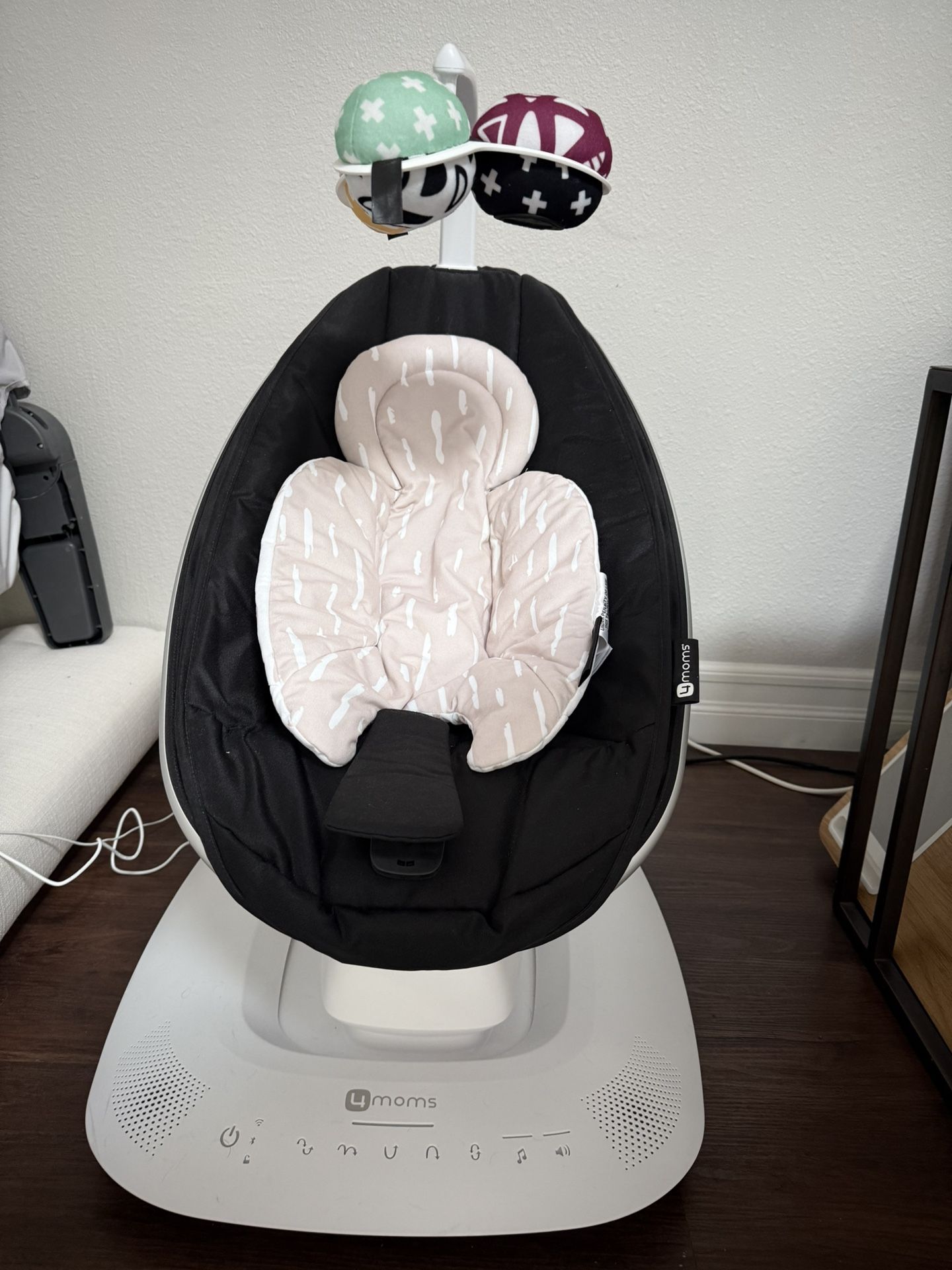 4Moms Mamaroo Swing and Newborn Insert