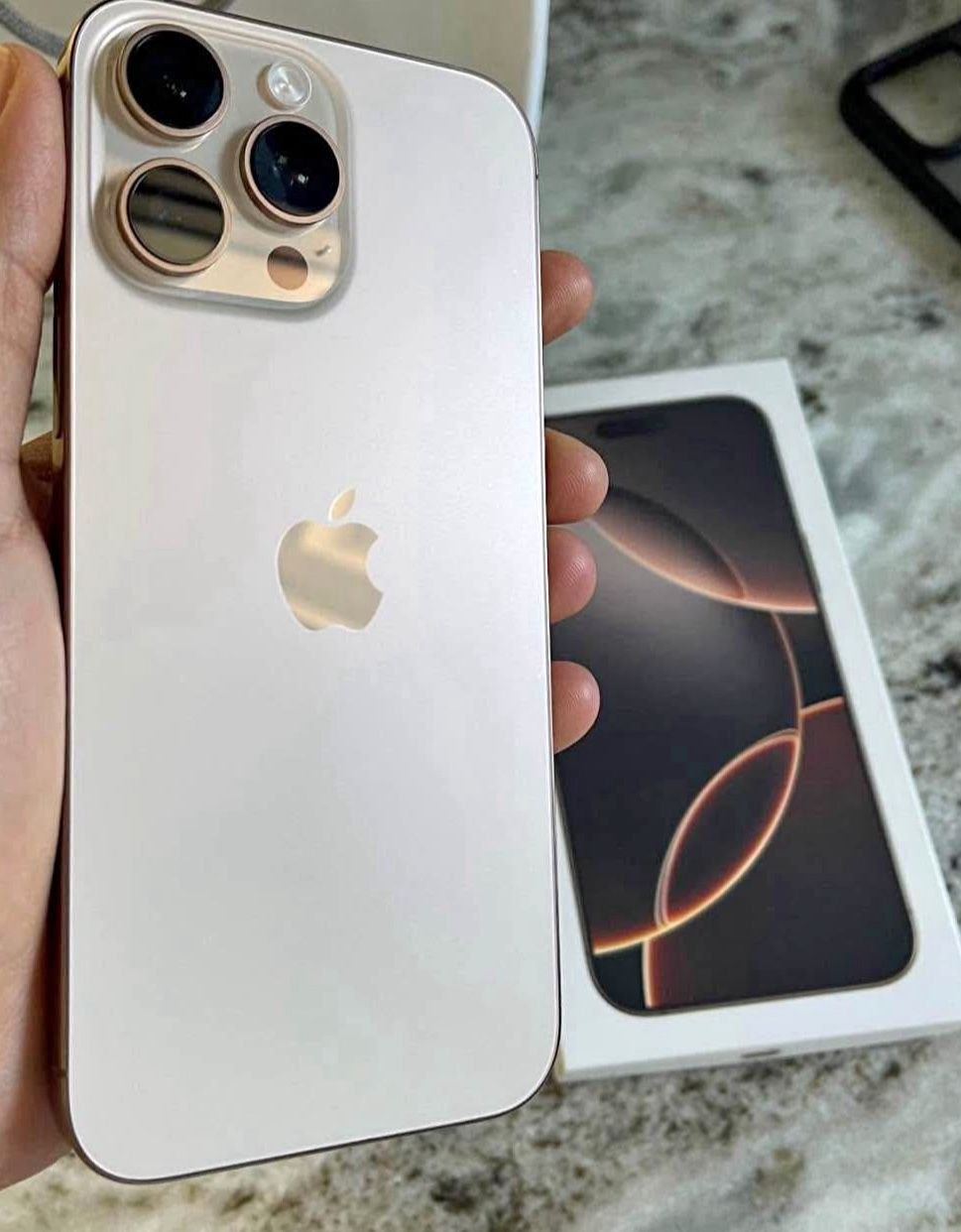 iPhone 16 Pro Max