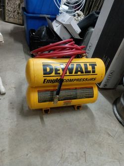 DeWalt 4 Gallon Dual Tank Air Compressor 