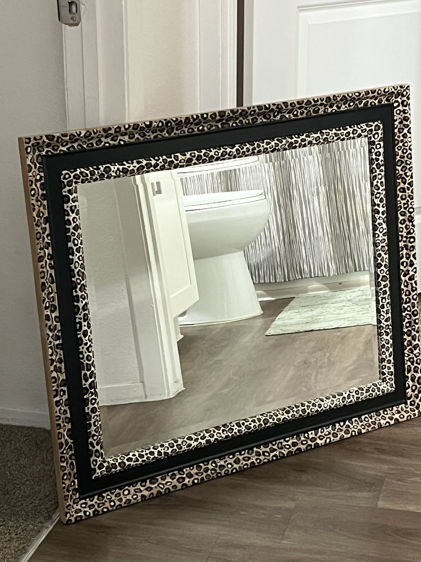 Beautiful Hand-Painted Leopard Print Mirror One-Of-A-Kind๐๐ฟ๐๐ฟ