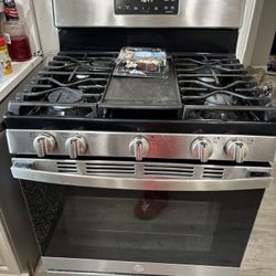 Used FOR SALE  STOVE , REFRIGERATOR BOTH $1100.00