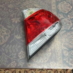 05-06 Toyota Camry RIGHT SIDE Tail Light Taillight Assembly OEM
