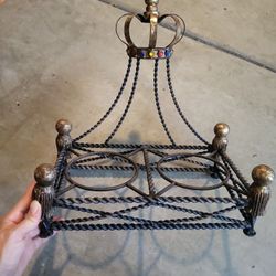  👑Queen/king Small Pet Feeder