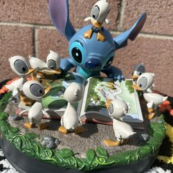 Disney Medium Figure - Stitch with Ducks - The Ugly Duckling