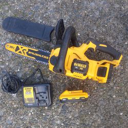 DeWalt 20volt Chainsaw 12in Chain DCC620 Two 3amp Bats Charger. Almost New Condition. For Pick Up Fremont Seattle. No Low Ball Offers Please. No Trade