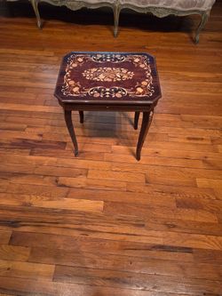 Small decorative table- Italy