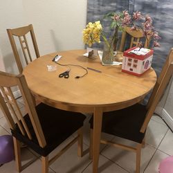 Dining Table With Leaf, 4 chairs, & 2 Sets Of Seat Covers