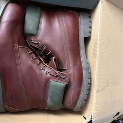 Maroon red timbs