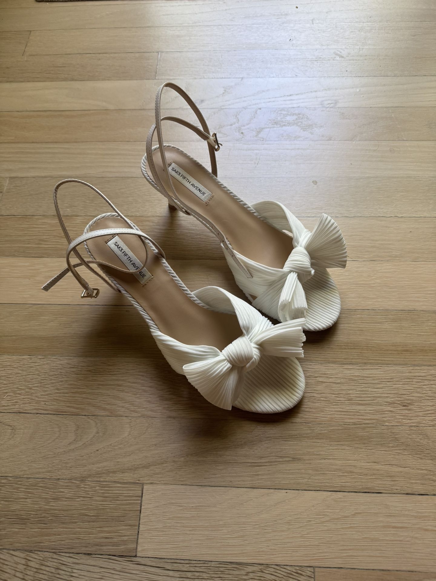 Saks fifth Ave Sammy White Heels Size 9.5