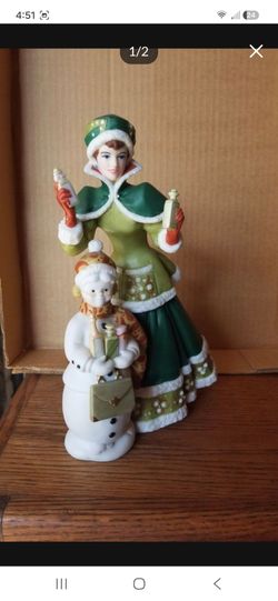 AVON**THE 2003 Mrs. P.F.E. ALBEE Award**Porcelain Figurine*FULL SIZE