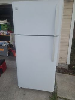 Refrigerator/ Refrigerador