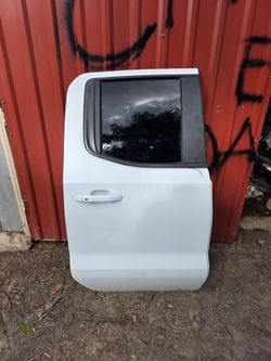 2019-2025 CHEVROLET SILVERADO GMC SIERRA 1500 REAR SMALL DOOR RH PASSENGER SIDE GOOD CONDITION