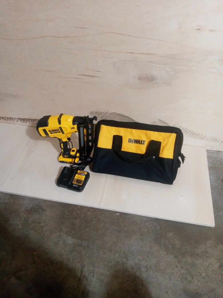 DeWalt 20v Max Xr Lithium Ion 16 Gauge Cordless Angled Finish Nailer 