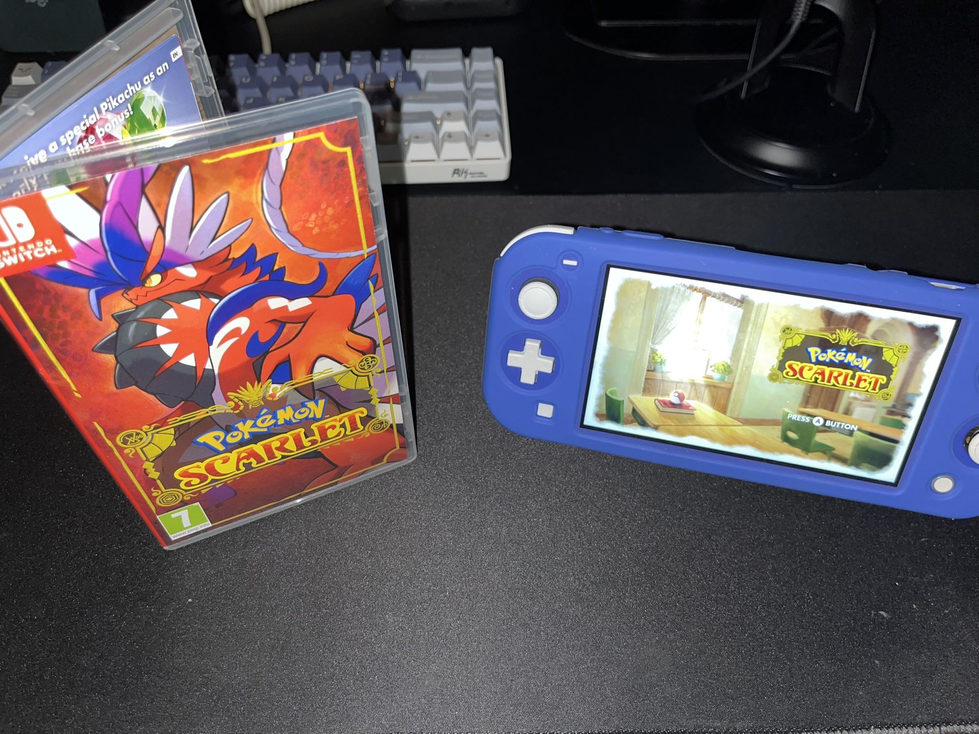 Nintendo Switch Lite With Pokémon Scarlet