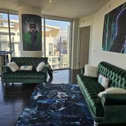  🏡 Stunning Luxury King Bed & Elegant Green Sofa – Like New! 🏡