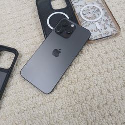 iPhone 14 Pro Max - 128GB - Unlocked - Mint Bundle + 5 Cases!
Price: $590 (Or Best Offer)