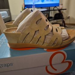 Baretraps Light Gold Wedge Size 8
