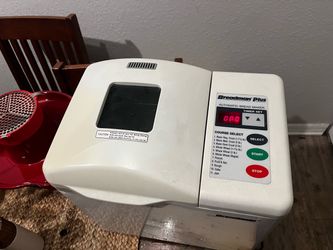 Breadman Plus TR-700 Automatic Bread Maker 2 lb White 11-Function