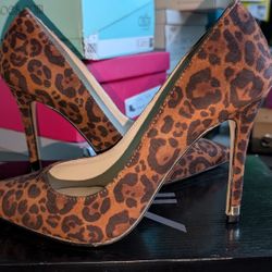 New kardashian kollection Katarina leopard heels