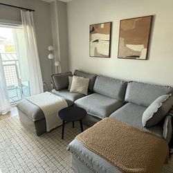 Sectional Couch With 2 Ottomans