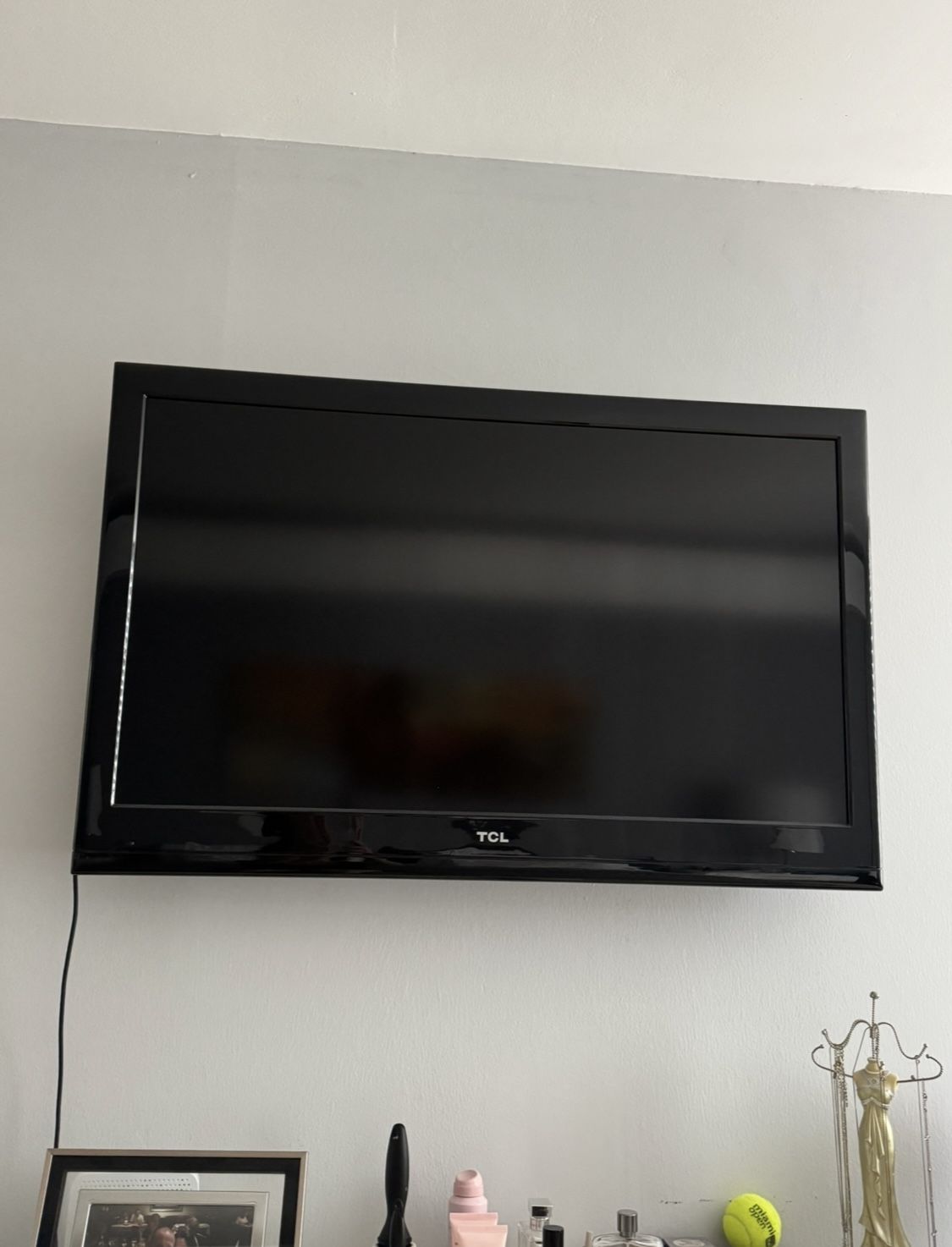 TCL 40” 1080p HDTV – Works Great! See All Photos!
