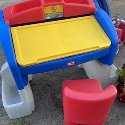 Kids table Great Condition 
