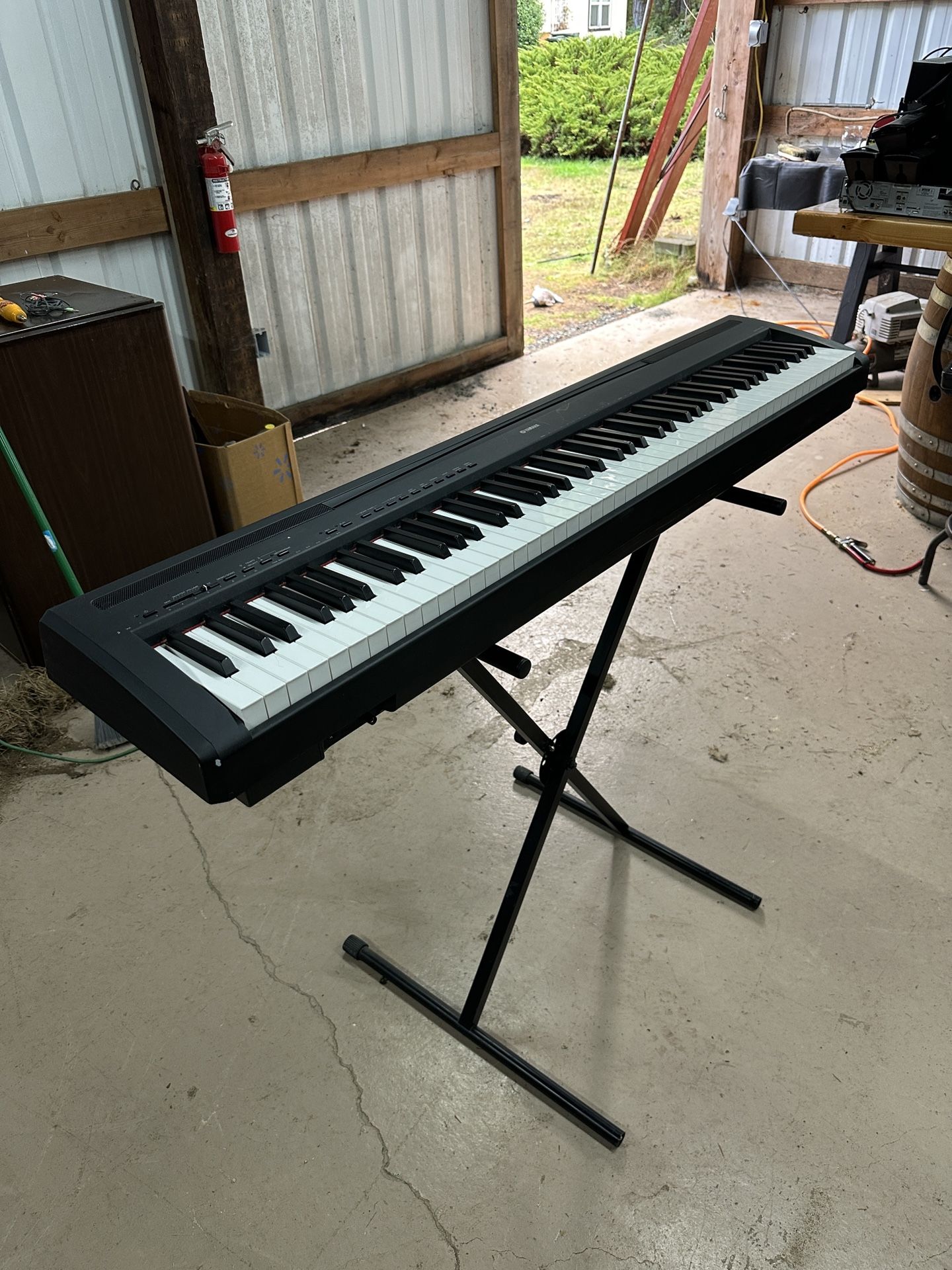 88k Yamaha Electric Piano w/stand