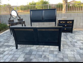 Queen Bedroom Set
