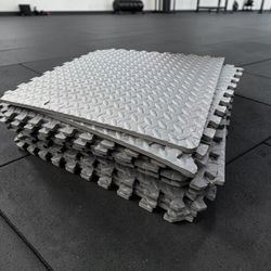 $30 for all 12! (12) 24.5” Interlocking Foam Gym Mat Floor Tiles! Good condition! 1/2” thick! 24.5x24.5in