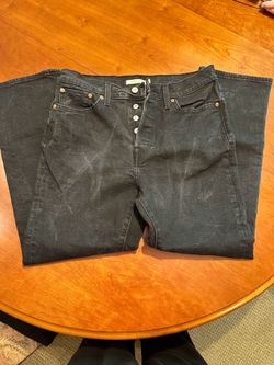 Woman’s levi jeans