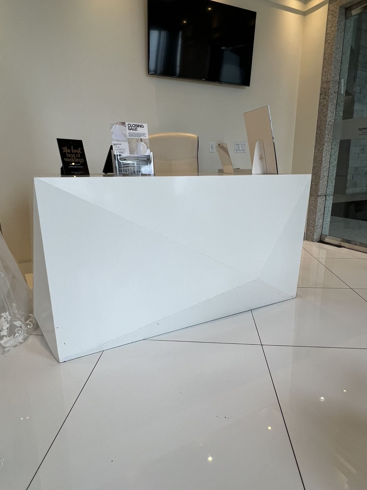 1 white heavy, Heavy computer desk And