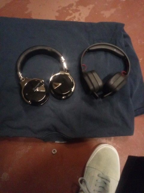 Cowin Bluetooth Headphones With Noise CancellingAlso Quick Silver Headphones Plug In And Out Both Sound Great