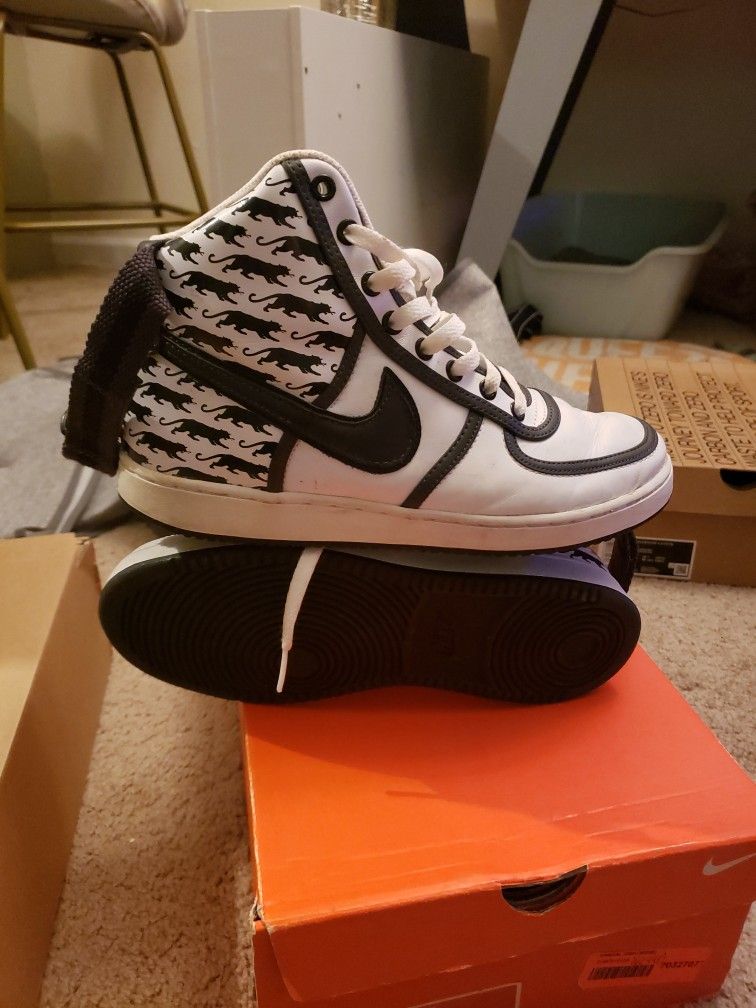 Men's 8 Nike Vandals (Rare) Panthers Edition