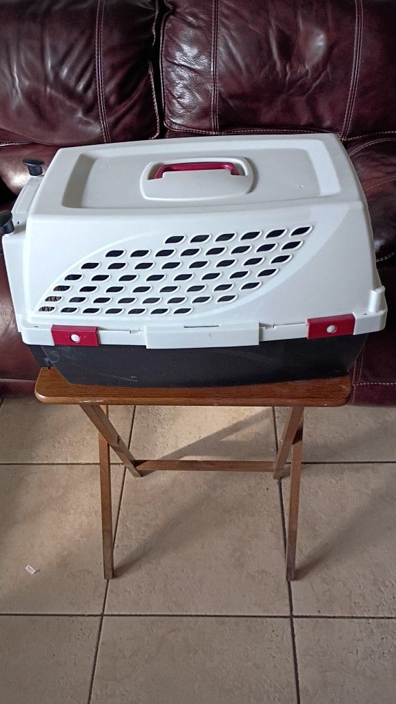 Dog Or Cat Traveling Carrier Excellent Condition