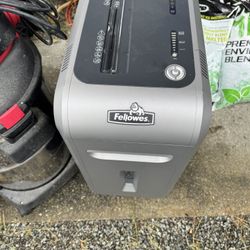 Fellowes Paper Shredder 