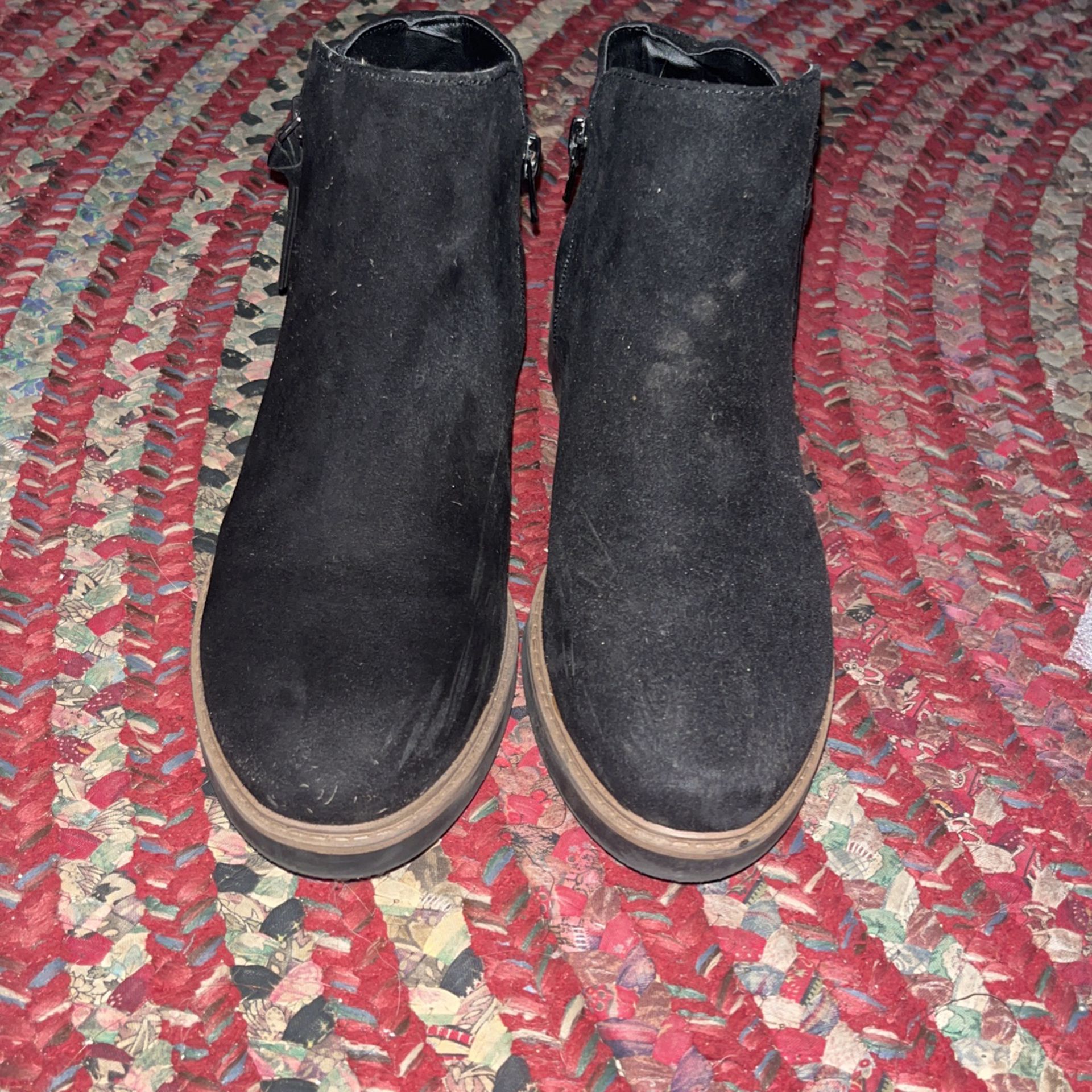 Short Black Boots 