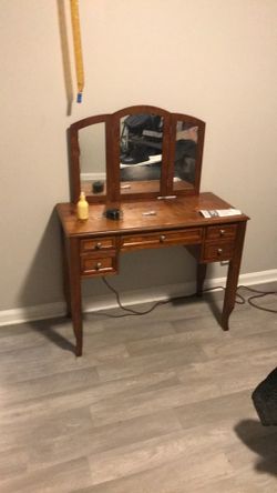 Vanity make up station