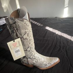 Idyllwind “Slay Python “ Natural Women’s Boots 7.5