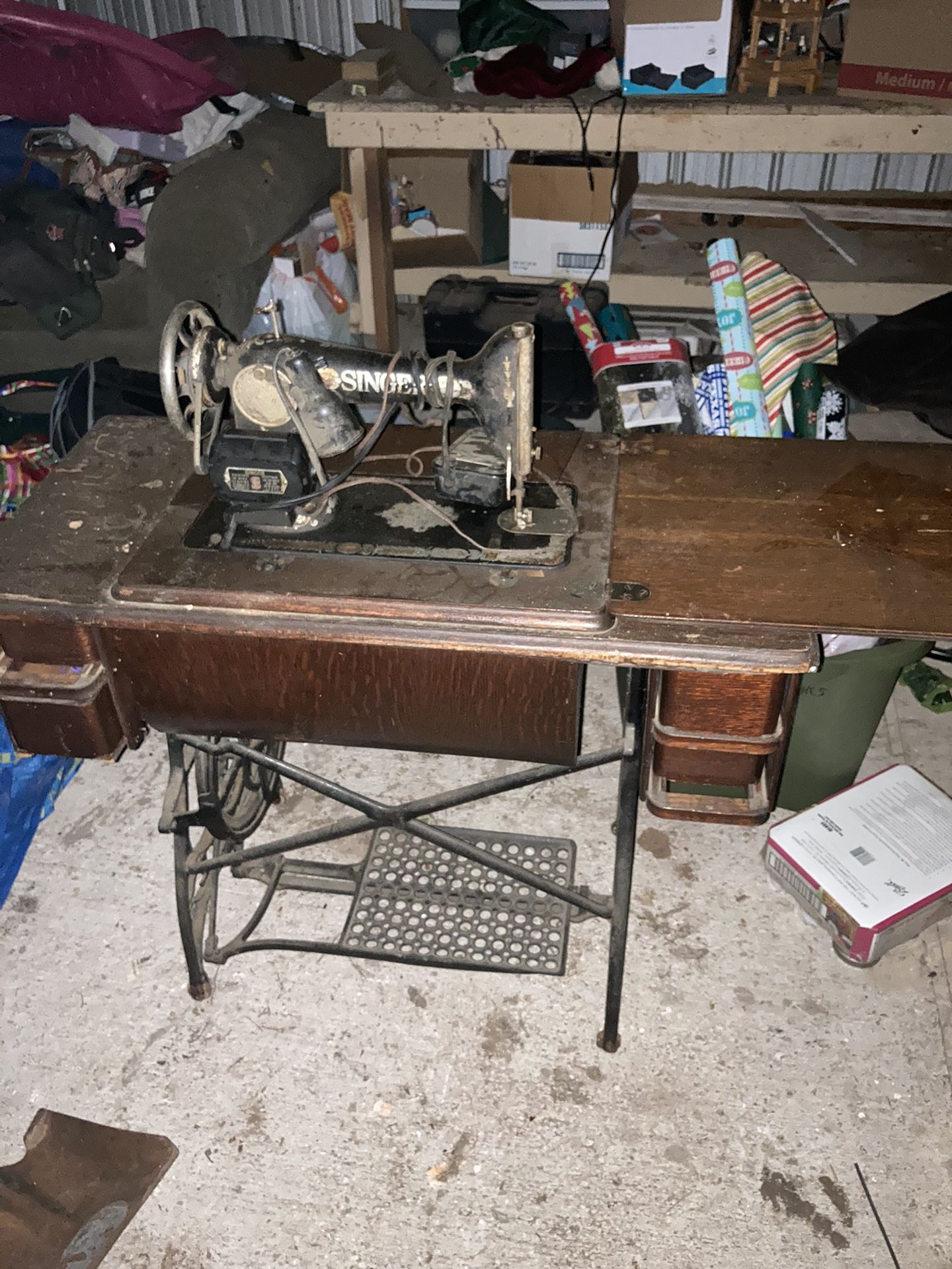 Working antique singer sewing machine table
