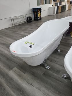 White Clawfoot Slipper Bathtub with Chrome Feet 69"