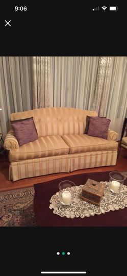 Thomasville Formal Sofa In Very Good Condition