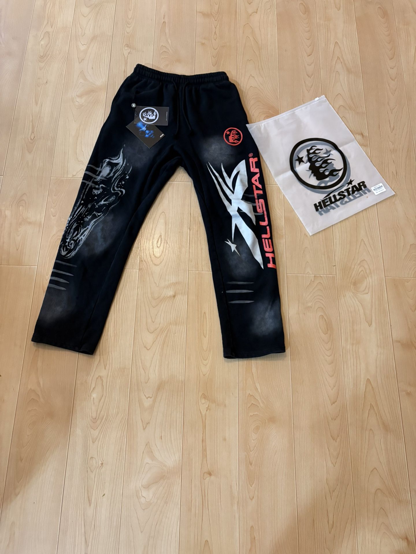 HELL STAR】 Airbrushed Skull Sweatpants Hellstar Airbrushed Skull 